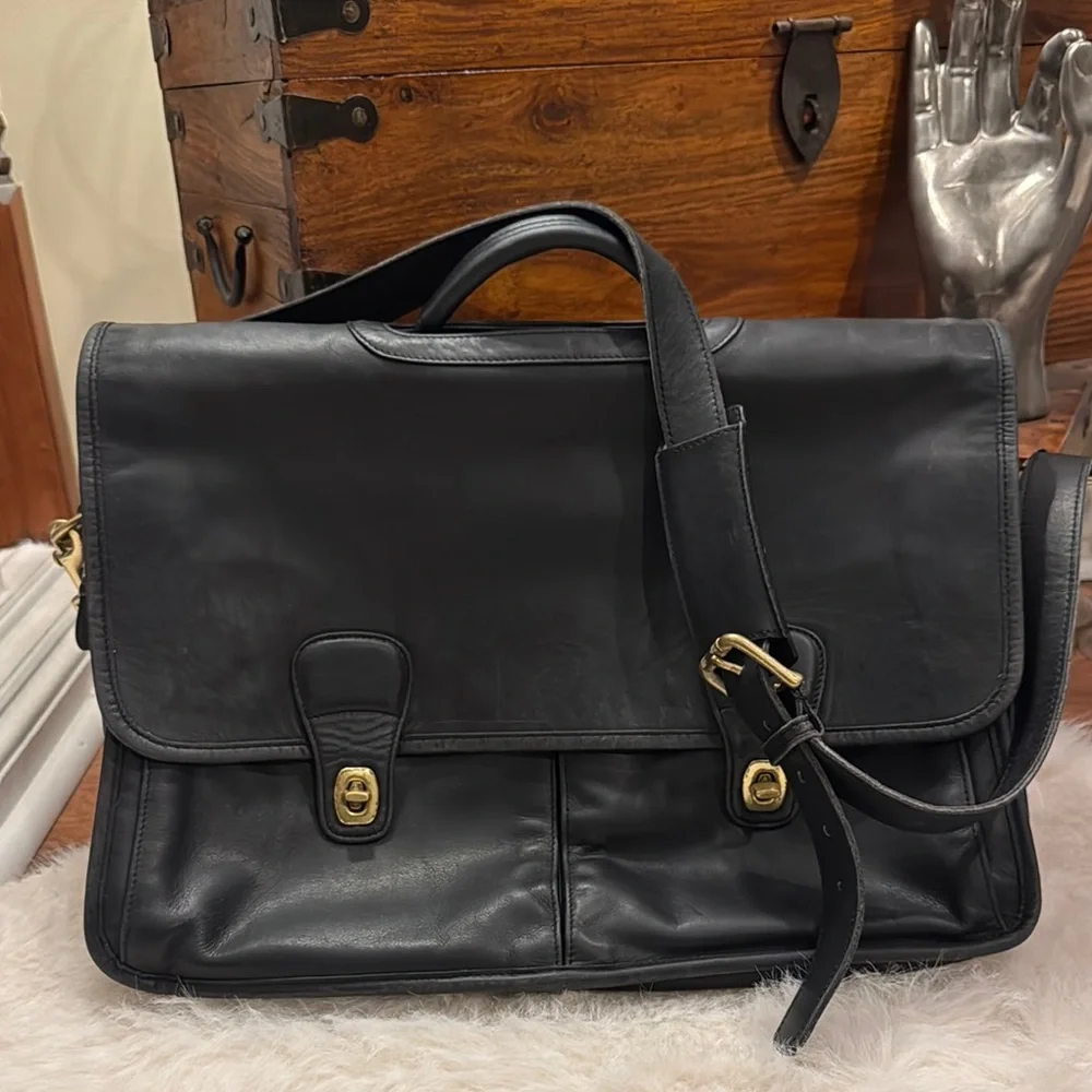 Vintage Coach Black Leather Men’s Briefcase pre-owned.